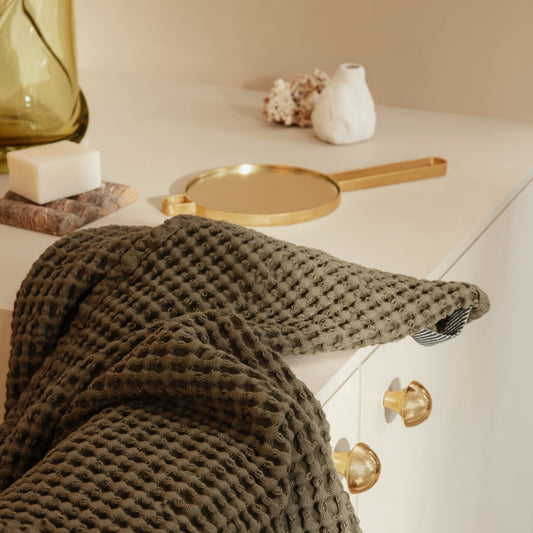 Poise Hand Mirror